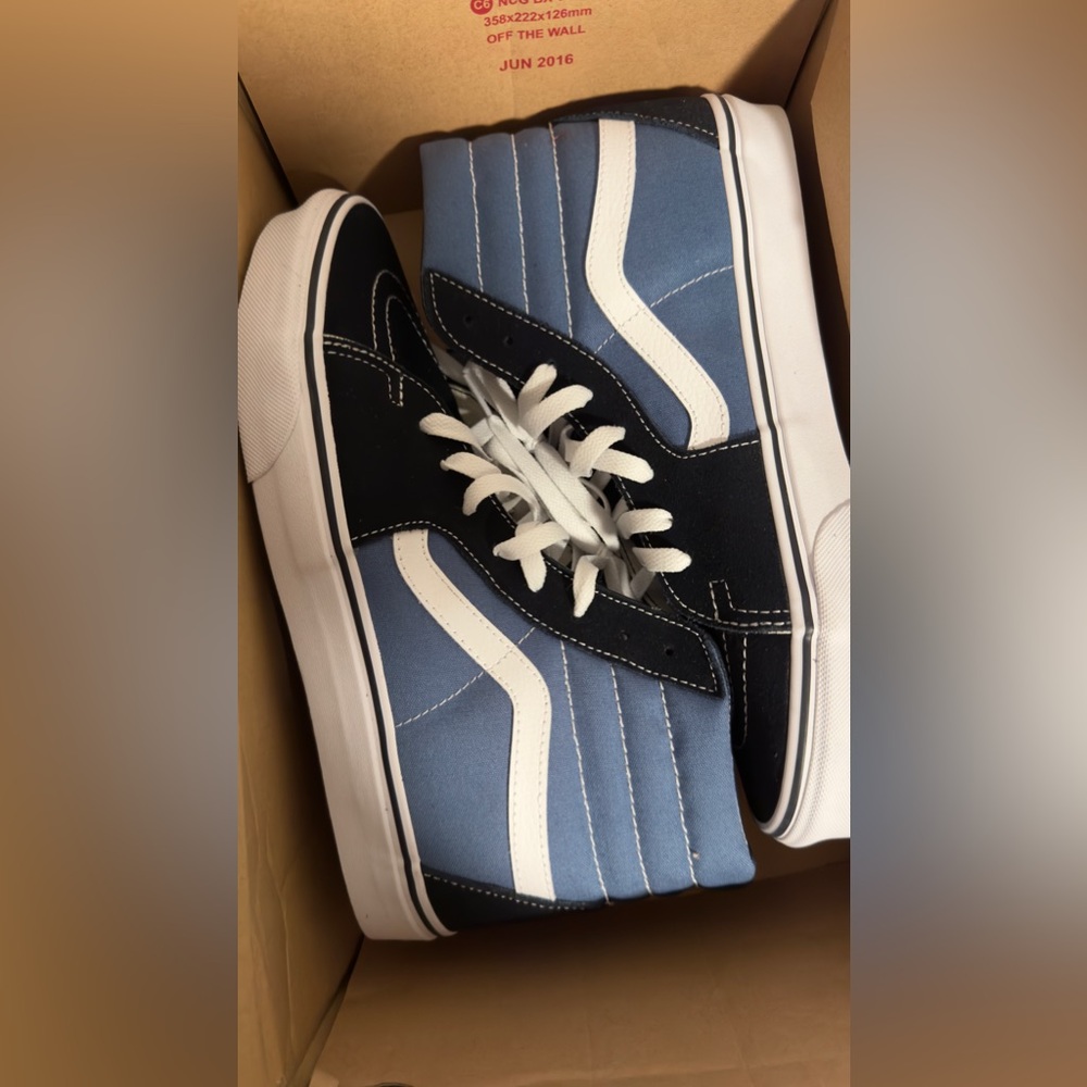 Vans Sk8 Hi size 10 never worn.
